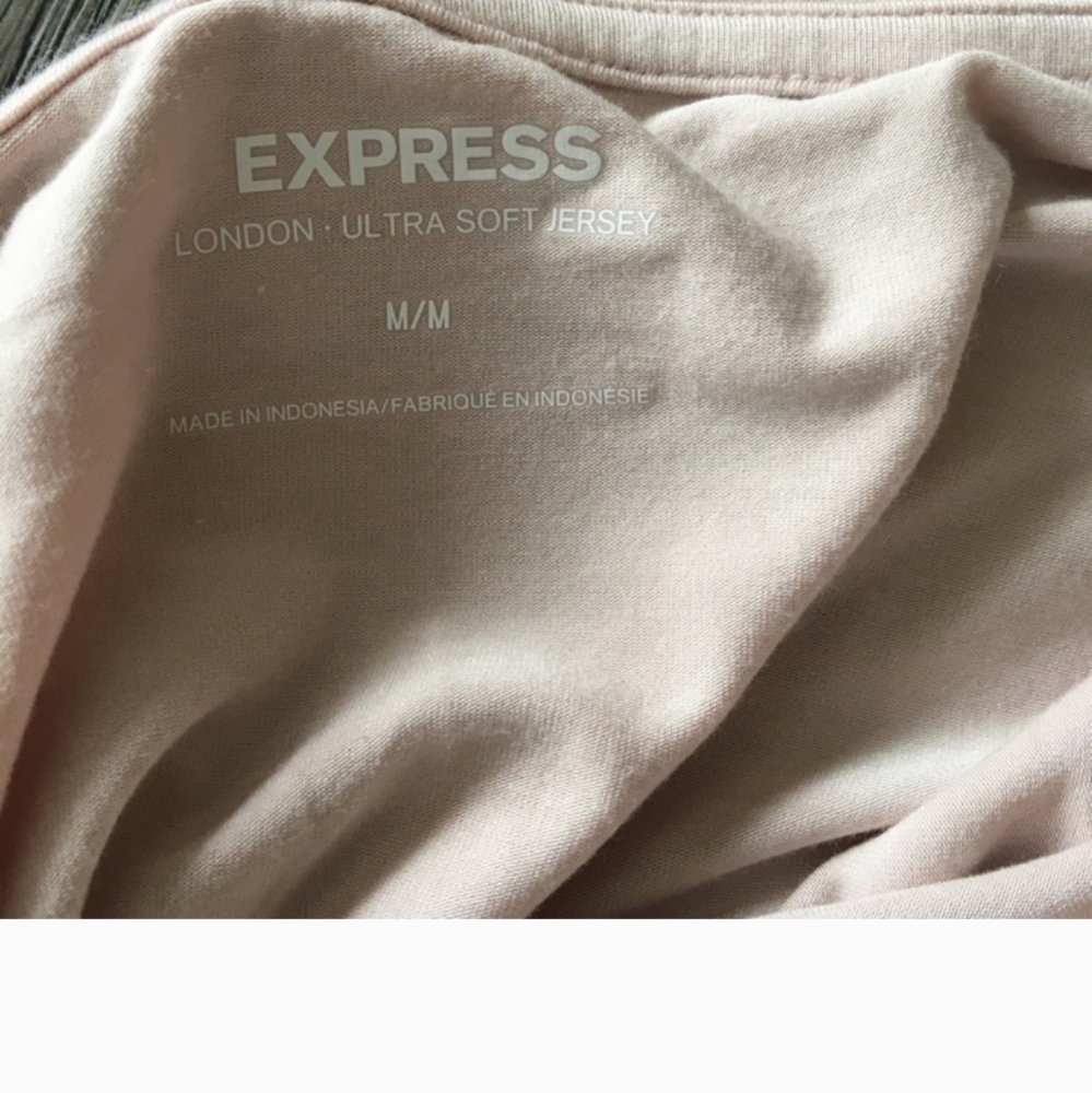 Express London Tee Ultra Soft Jersey pink .. Medium. New with tags - Picture 4 of 6